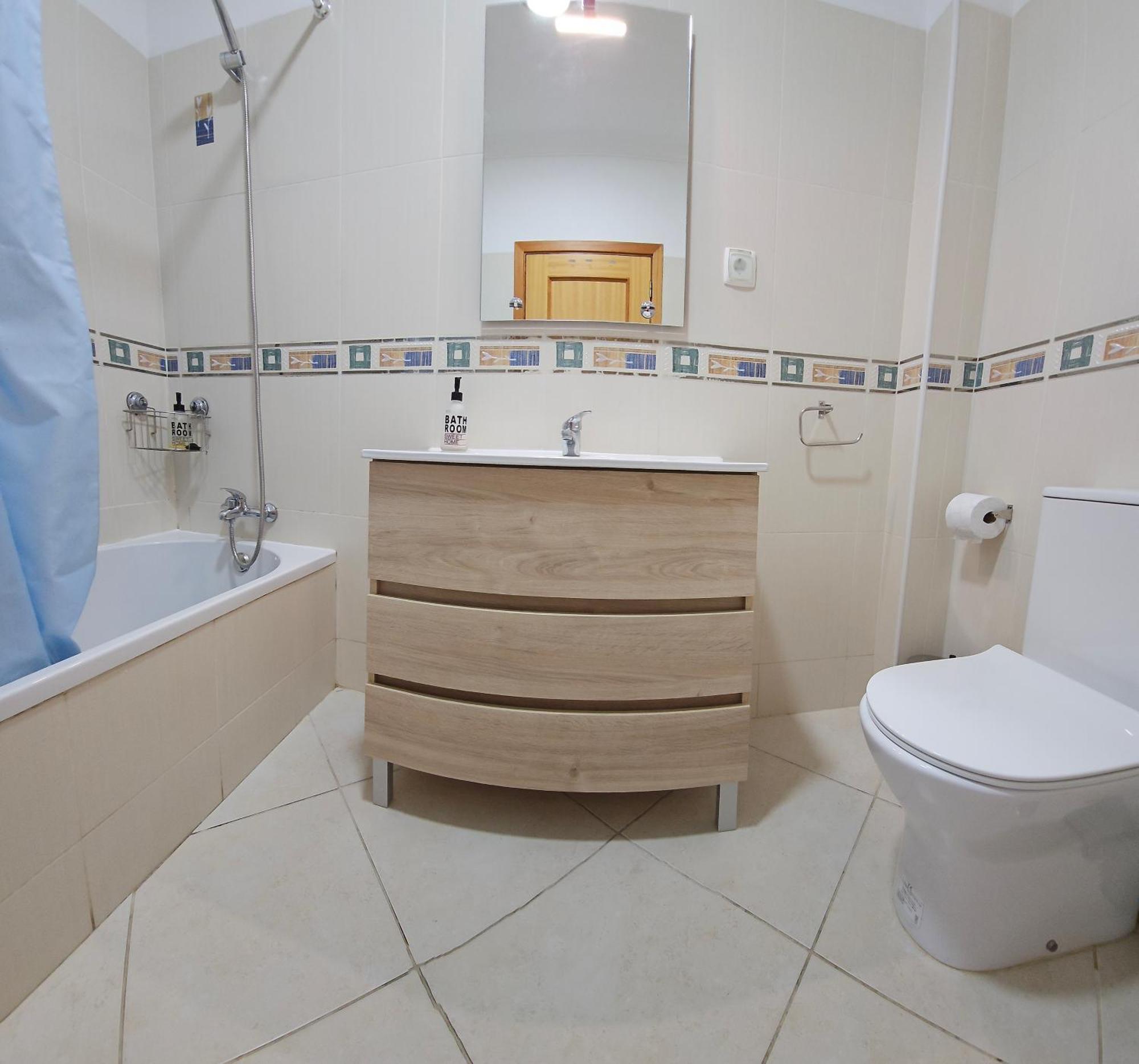 Harbour'S Way, Spacious And Cosy Apartment, With Ac Olhão Екстериор снимка